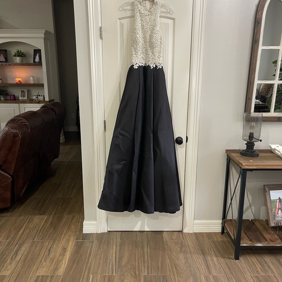 Evening gown - Picture 5 of 7